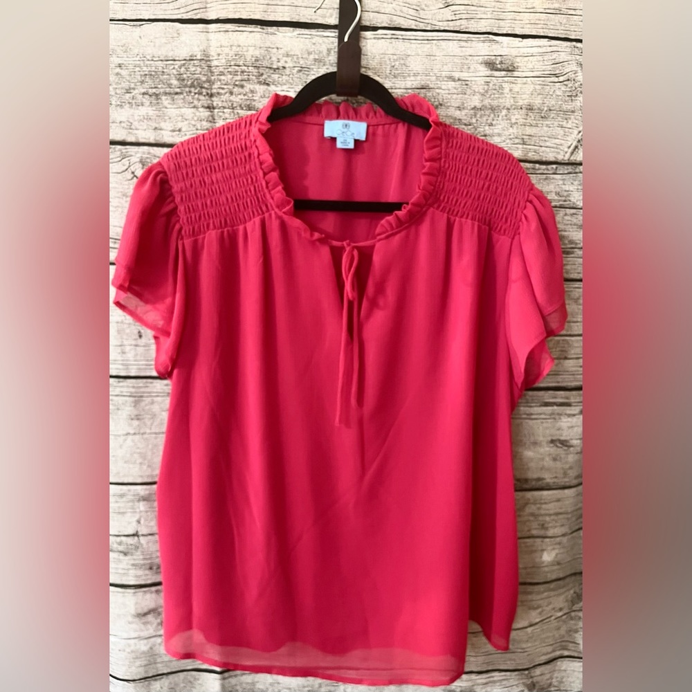 CeCe red top w/ tie neck, shirred shoulders and cap sleeves, 2X